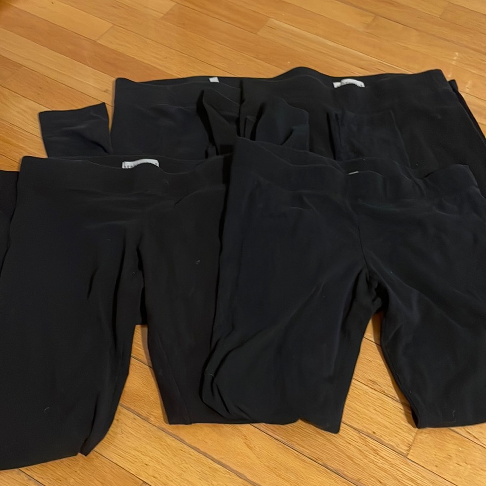 4 women legging